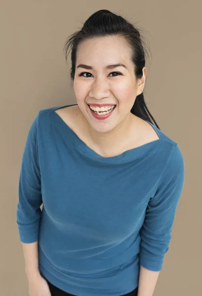Wanita asia yang cantik tersenyum — Stok Foto