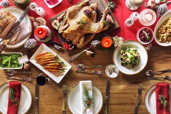 Tavolo con cena di Natale — Foto Stock