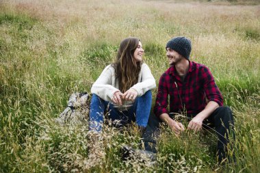 genç bir çift Dağları