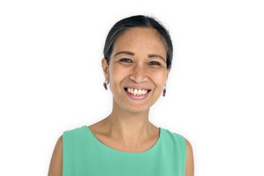 kadın stüdyoda poz 