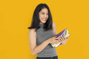  Asyalı kadın stüdyoda poz 