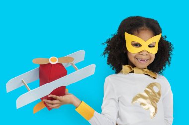 Afrikalı kız kostüm süper kahraman