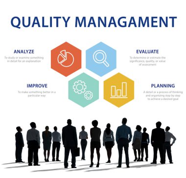 İş adamları birlikte çalışıyor.