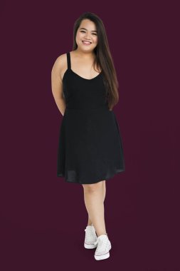 kadın stüdyoda poz