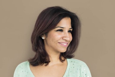 kadın stüdyoda poz