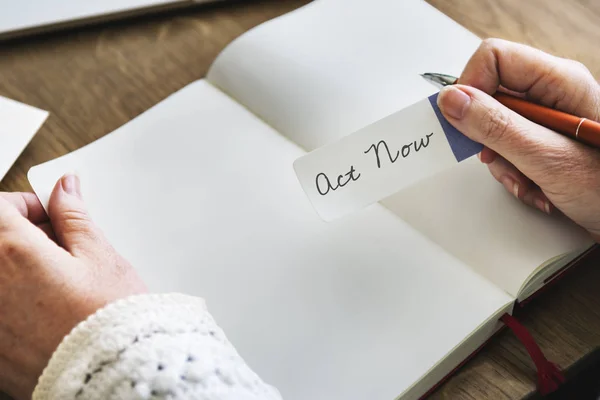 Ouderdomsdeken houden van de herinnering — Stockfoto