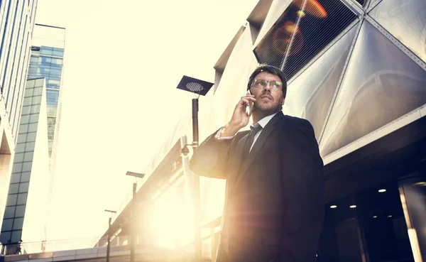 Businessman Talking on Smartphone — Stock Photo, Image