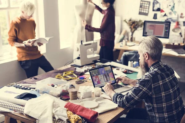 fashion designers working in Showroom