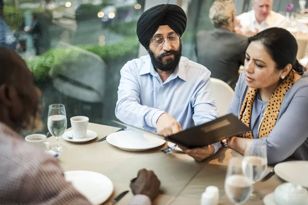 Gente de negocios en reunión en restaurante —  Fotos de Stock