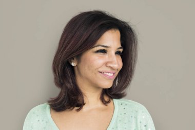 kadın stüdyoda poz