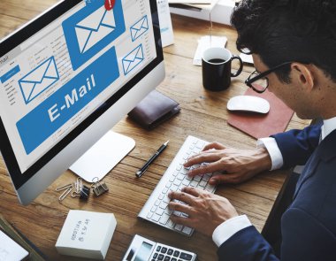 bilgisayarla çalışma iş adamı