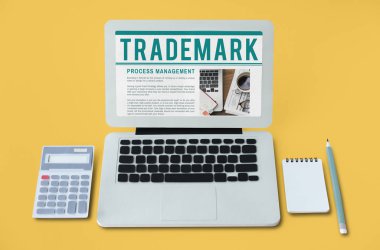 bilgi ile çalışan dizüstü bilgisayar