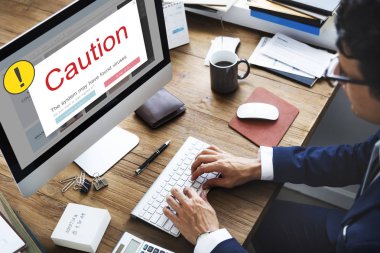 bilgisayarla çalışma iş adamı