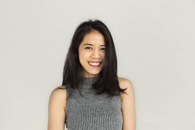  Asyalı kadın stüdyoda poz 