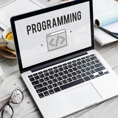 Tablo açılan laptop