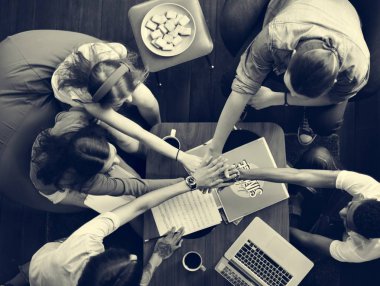 Çeşitli gençler iyi eğlenceler