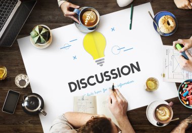 toplantıda çeşitli insanlar