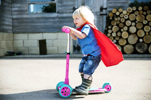 Chłopiec dziecko superhero — Zdjęcie stockowe