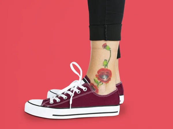 Květinové tetování na kotník — Stock fotografie