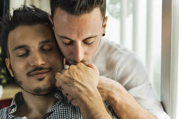 Gay couple dans l'amour — Photo