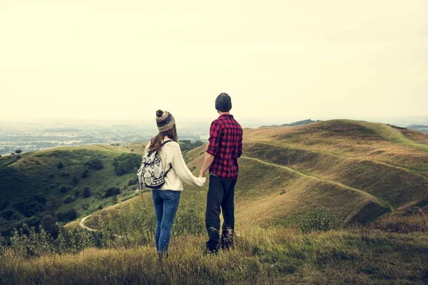 Young couple in mountains — Stock Photo, Image