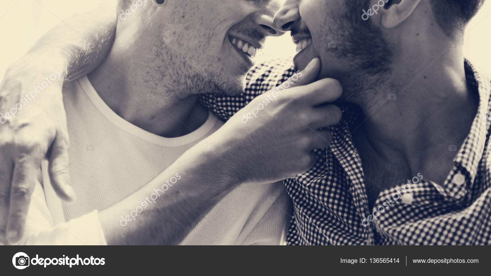 同性愛者のカップルがキス ストック写真 C Rawpixel 同性愛者のカップルがキス ストック写真 C Rawpixel