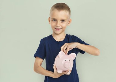 stüdyoda poz çocuk