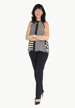 Olgun gülümseyen kadın