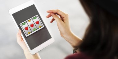 Dijital tablet tarama kadın