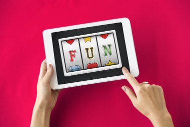 insan elinden tutarak dijital tablet