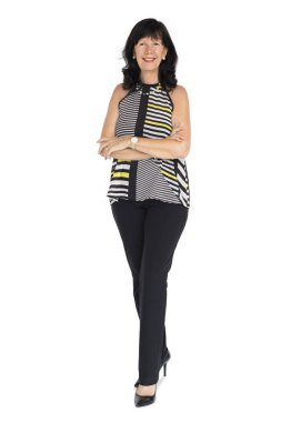 Olgun gülümseyen kadın