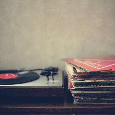 Vinil taşınabilir müzik çalar ve kayıtları