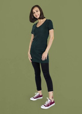 genç kadın stüdyoda poz