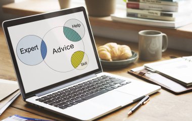 Tablo açılan laptop