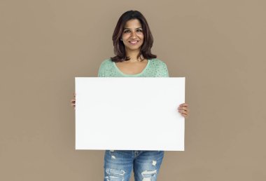 kadın stüdyoda poz