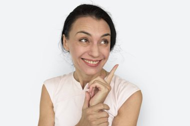 Stüdyoda poz veren iş kadını 