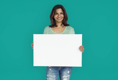 kadın stüdyoda poz