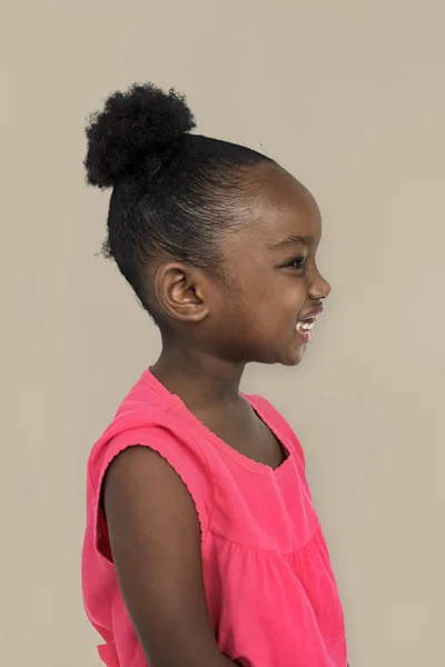 Pequena menina africana no estúdio — Fotografia de Stock