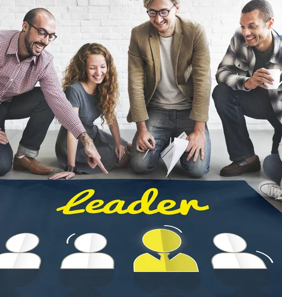 tasarımcılar poster ile çalışma 