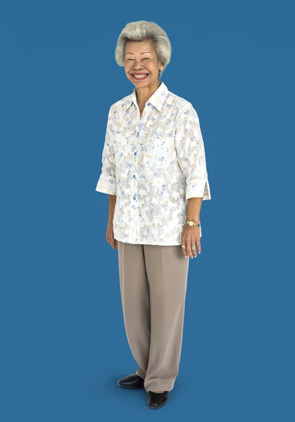 Senior vrouw in studio — Stockfoto