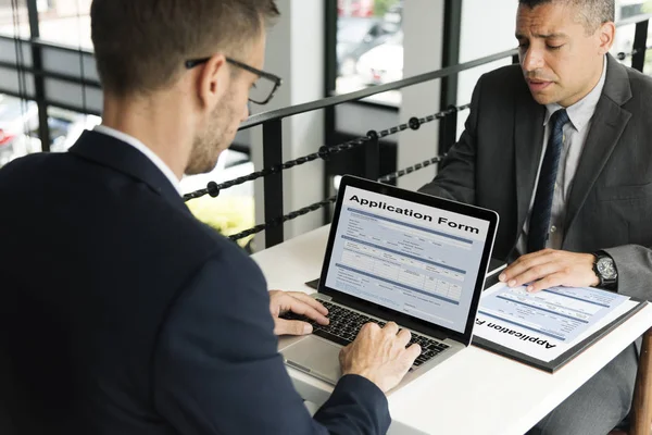 Empresarios trabajando juntos —  Fotos de Stock