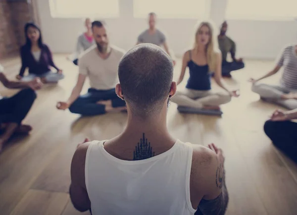 Gente haciendo joga — Foto de Stock