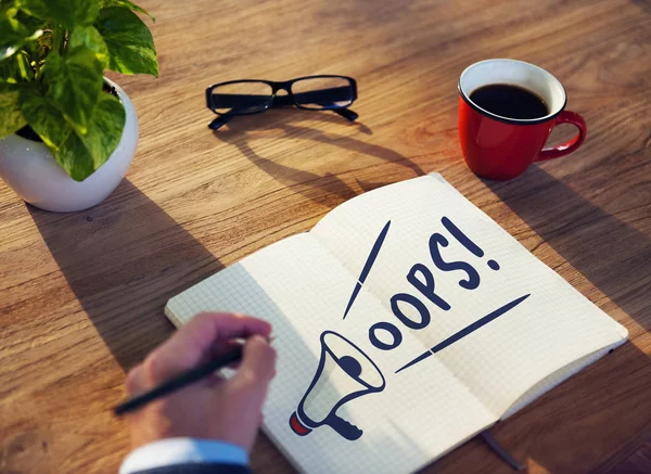 Persoon schrijven in dagboek. — Stockfoto