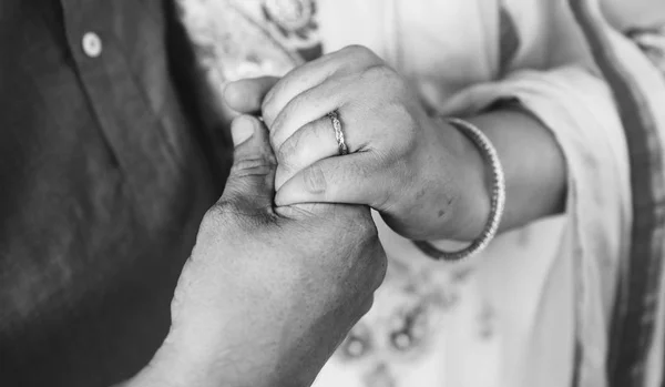 Indian Couple Holding Hands — Stock Photo, Image