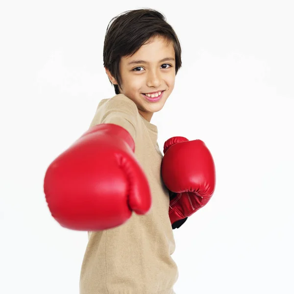 Boxe menino em luvas — Fotografia de Stock