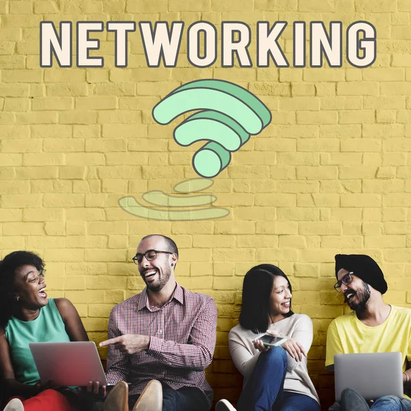 çeşitlilik arkadaşlar duvarının yakınında 