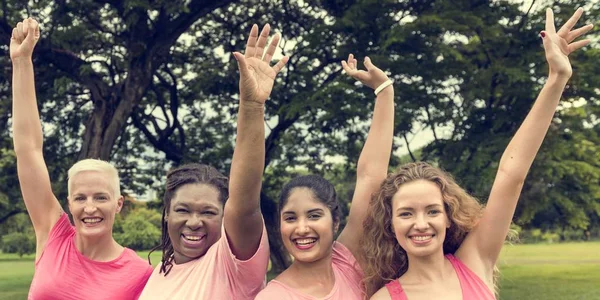 Frauen unterstützen Brustkrebs — Stockfoto