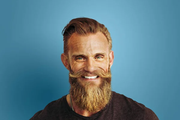 Smiling bearded caucasian man — Stock Photo, Image