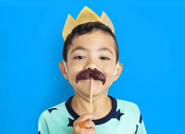 Menino posando em estúdio — Fotografia de Stock