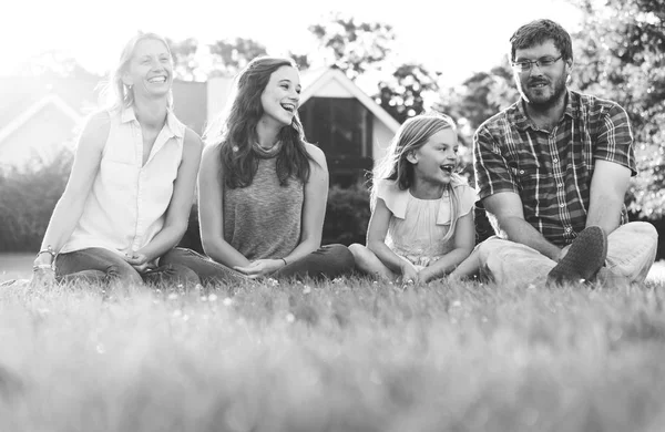 Familie Relaxong Outdoors — Stockfoto